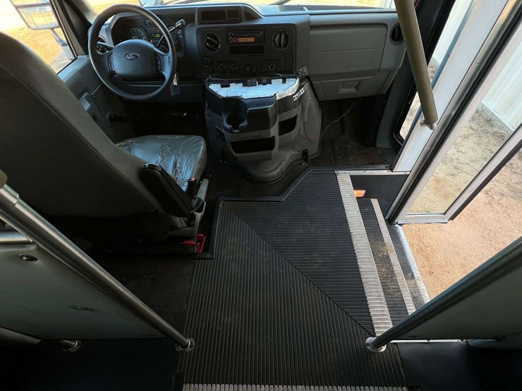 2012-ford-e350-image-41
