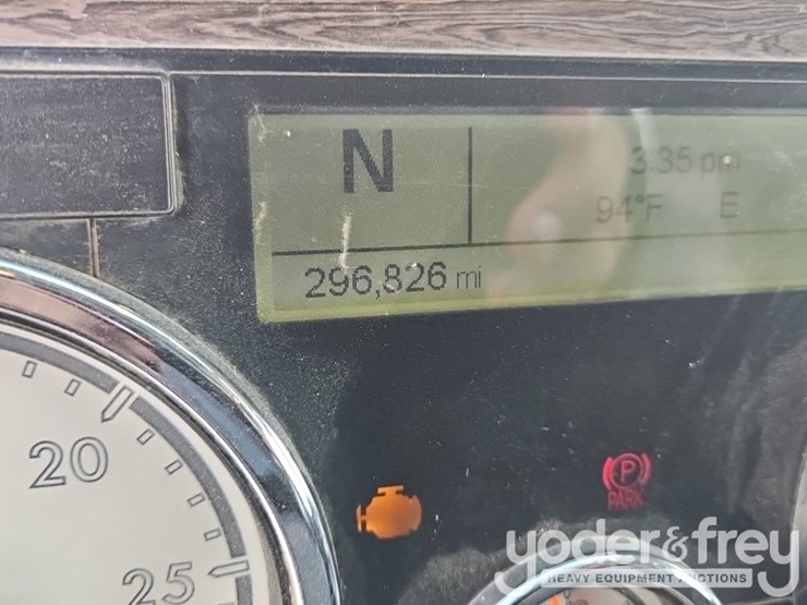 2019-freightliner-122sd-image-60