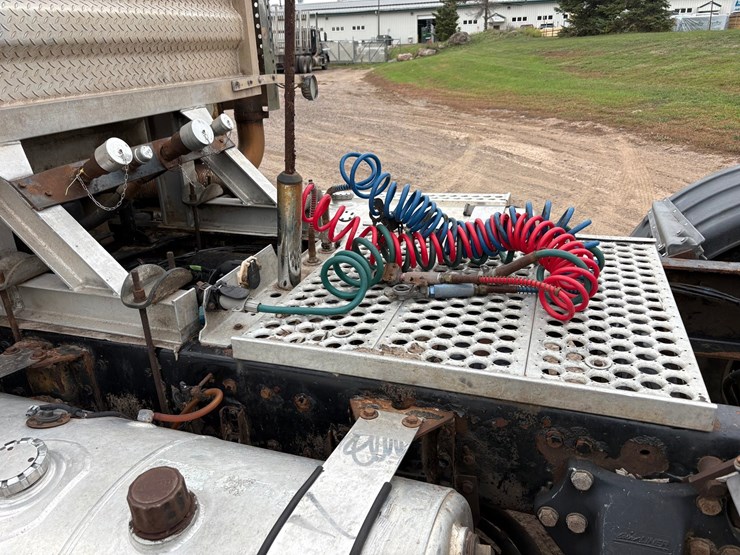 2013-western-star-4900sa-image-9