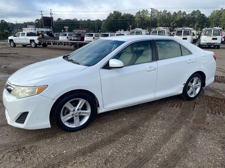 2014-toyota-camry-le-4-door-sedan-(170,014-miles)-image-1