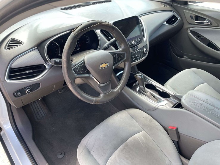 2016-chevrolet-malibu-4-door-sedan-(249,316-miles)-image-11