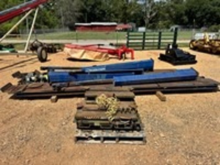 #8194-•-forward-4-post-car-lift-w/-bridge-jacks-image-2