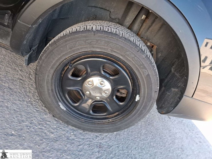 2017-ford-explorer-image-21