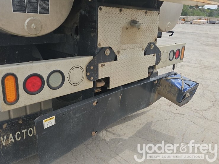 2012-vactor-2100-image-38