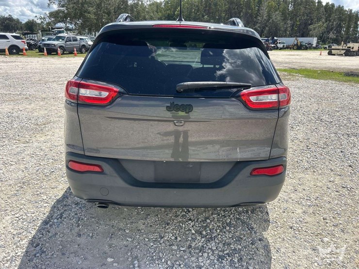 2018-jeep-cherokee-image-28