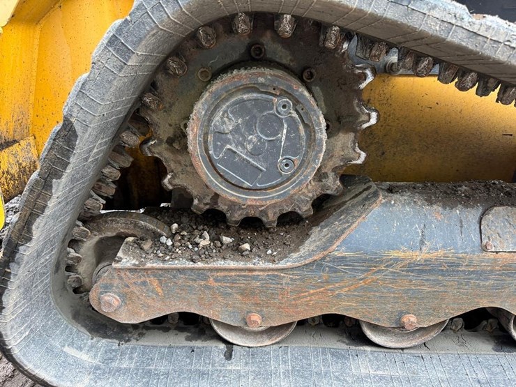 new-holland-c332-image-20