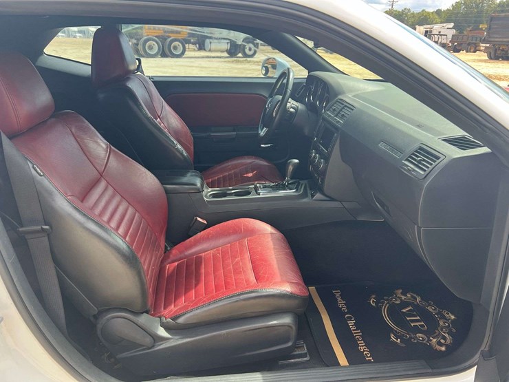 2013-dodge-challenger-2-door-coupe-(183,401-miles)-image-17