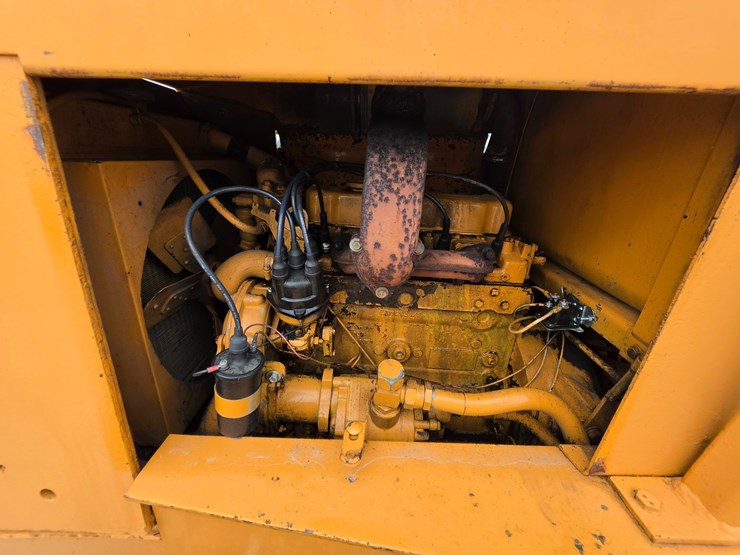 #25323-•-allis-chalmers-708c-fork-lift-image-22