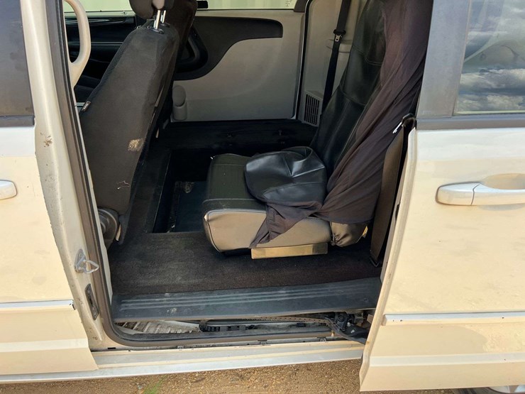 2013-dodge-grand-caravan-image-20
