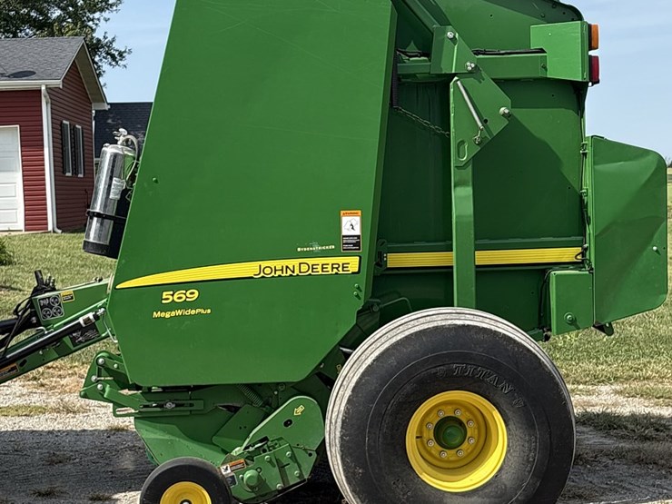 2016-john-deere-569-image-2