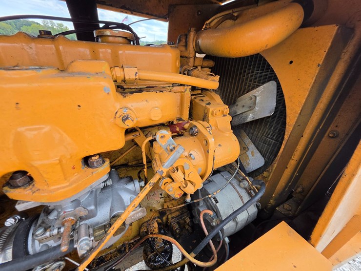 #25323-•-allis-chalmers-708c-fork-lift-image-30