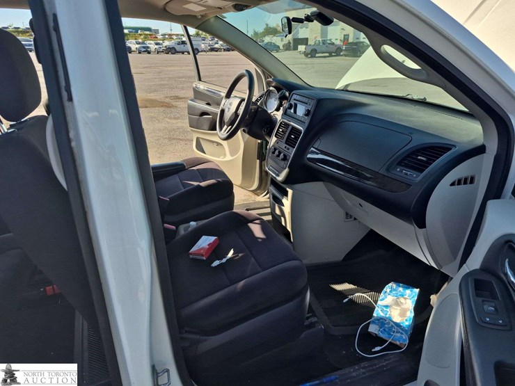 2011-dodge-grand-caravan-se-image-25