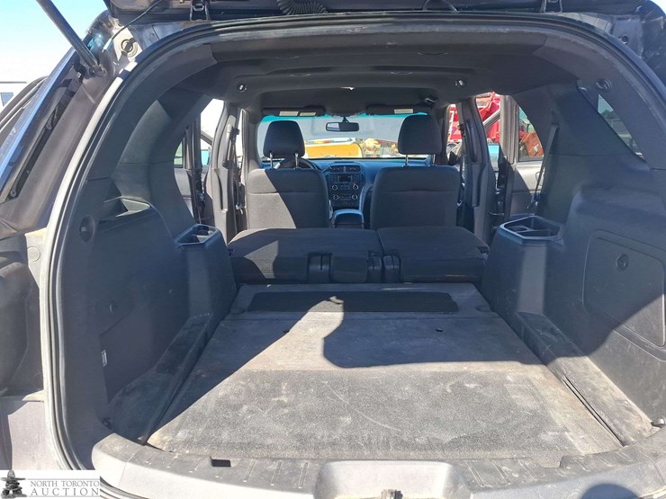 2016-ford-explorer-image-19