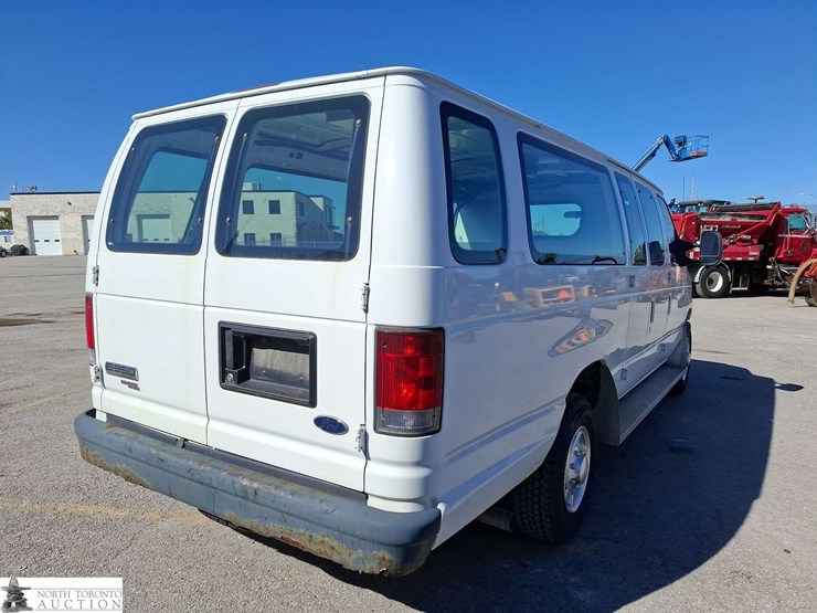 2011-ford-cargo-image-5