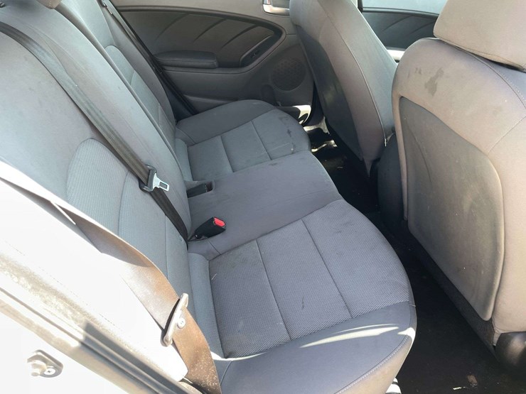 2017-kia-forte-4-door-sedan-(181,895-miles)-image-16