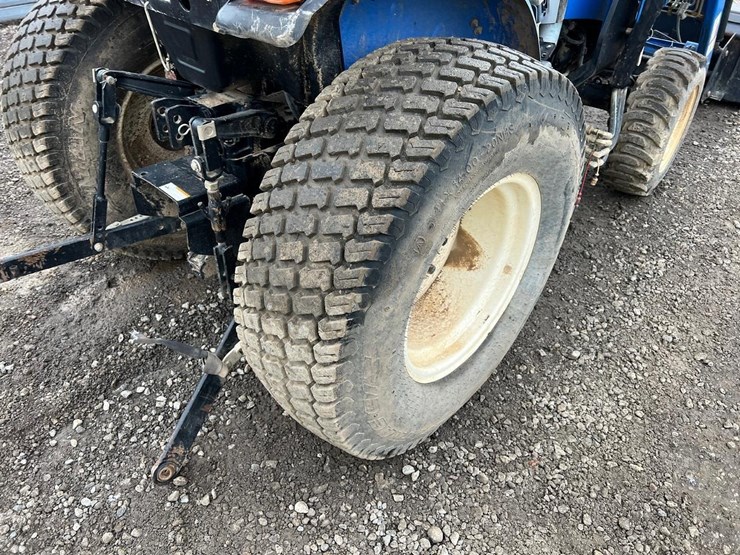 2015-new-holland-workmaster-33-image-15