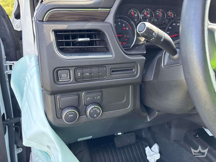 2023-chevrolet-tahoe-image-15