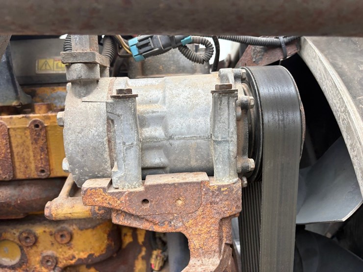 2009-caterpillar-c13-image-46