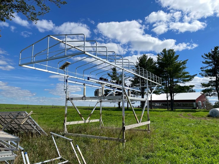 #1640-•-dock-rite-aluminum-electric-pontoon-lift-with-canopy-image-2