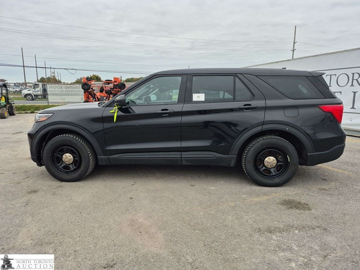 2021-ford-explorer-image-8