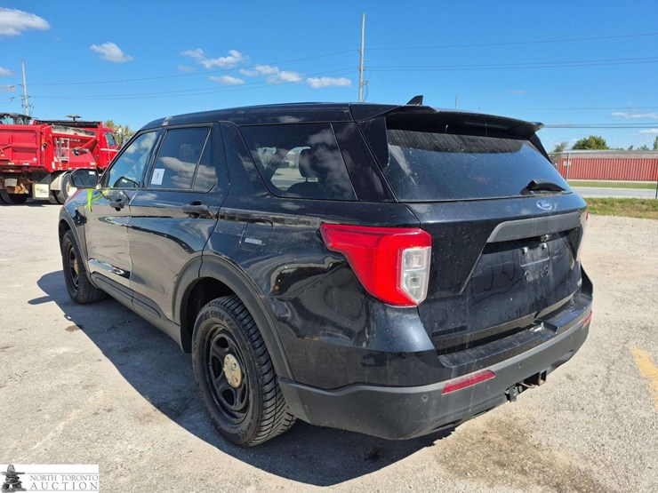 2021-ford-explorer-image-7