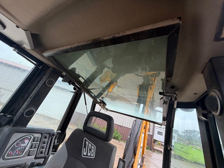 jcb-3cx-image-42