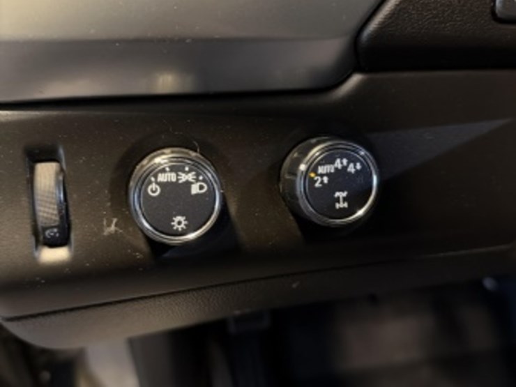 2019-chevrolet-tahoe-image-30