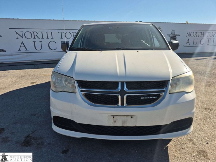 2011-dodge-grand-caravan-se-image-2