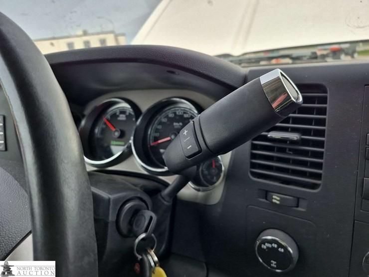 2012-chevrolet-silverado-1500-hybrid-image-19