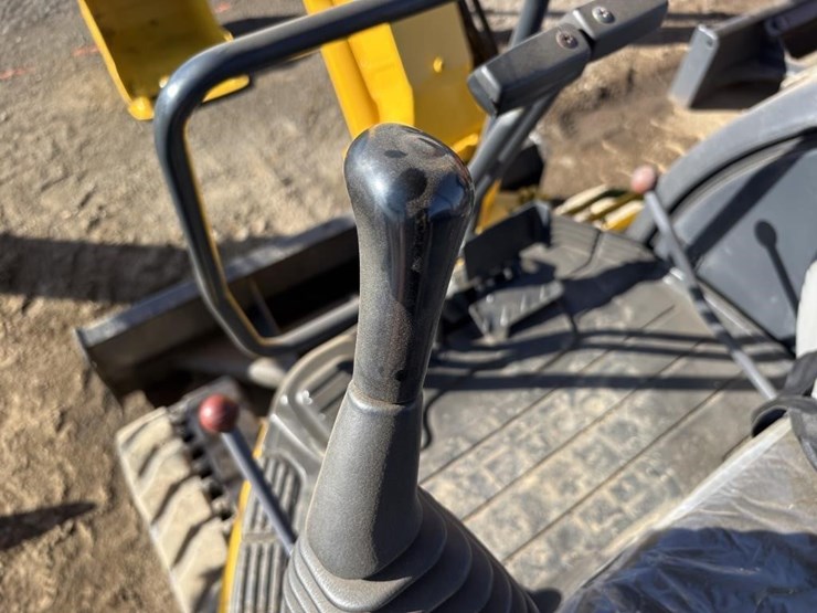 komatsu-pc30mr-1-image-24