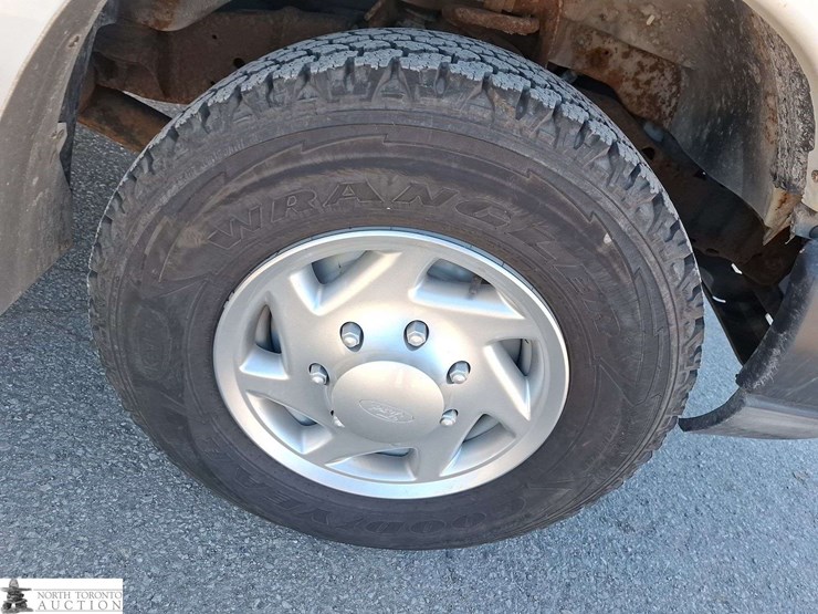 2011-ford-cargo-image-19