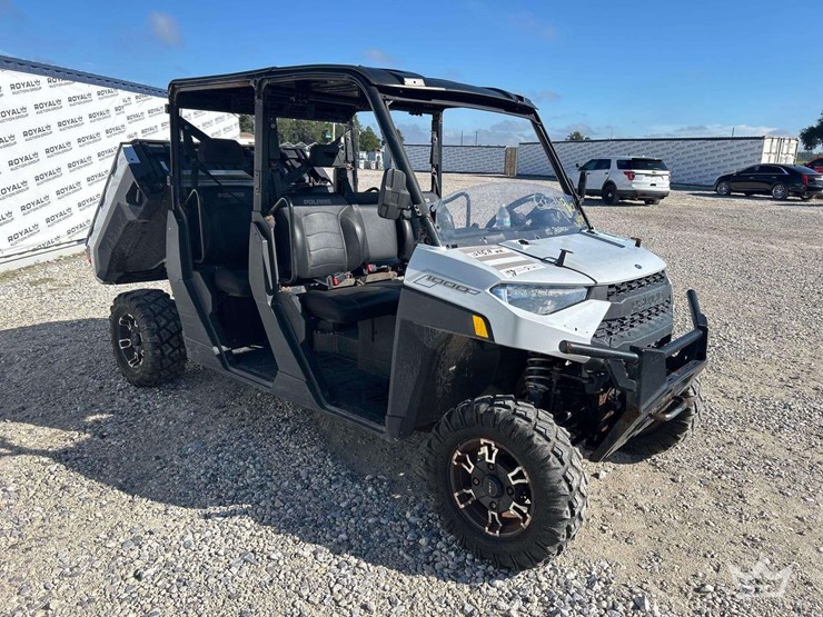 2022-polaris-1000-4x4-4-person-gas-utility-cart-image-2