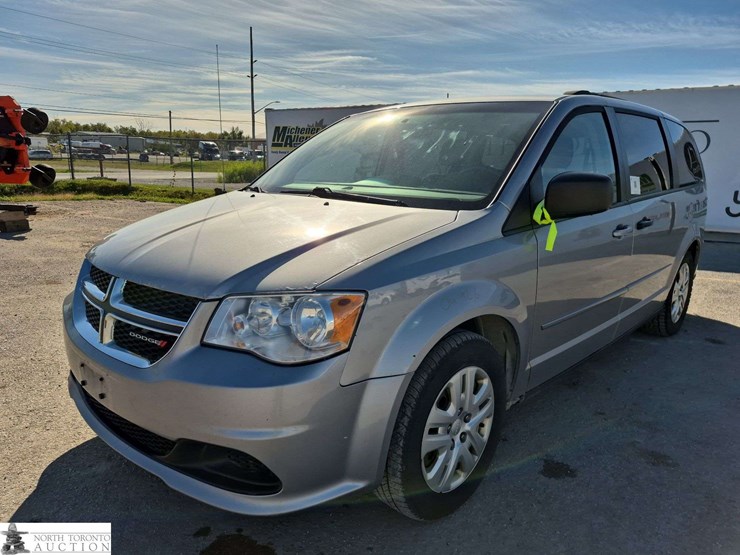 2017-dodge-grand-caravan-sxt-image-1