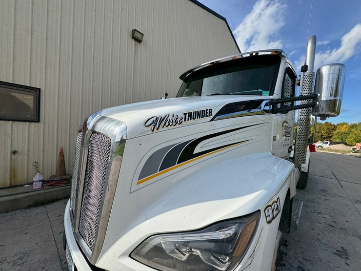 2022-kenworth-t680-image-9