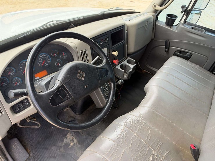 2009-international-durastar-4300-image-11