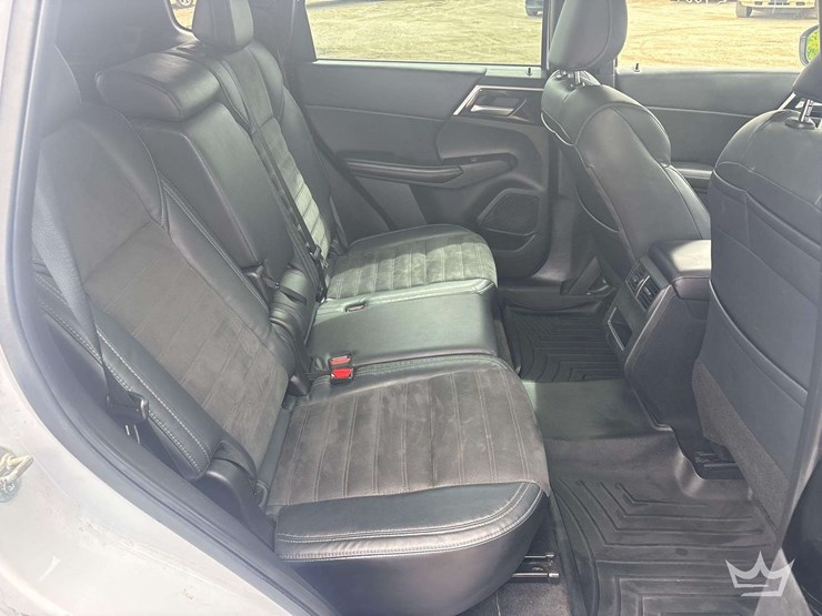 2023-mitsubishi-outlander-image-21