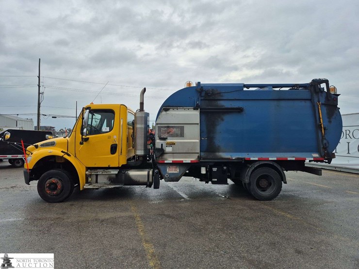 2018-freightliner-m2-106-image-8