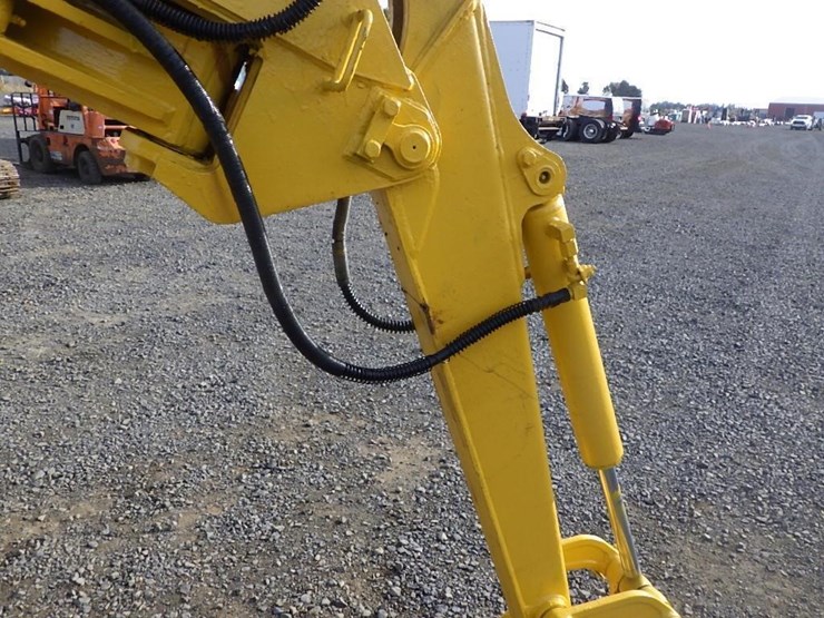 komatsu-pc28uu-image-23