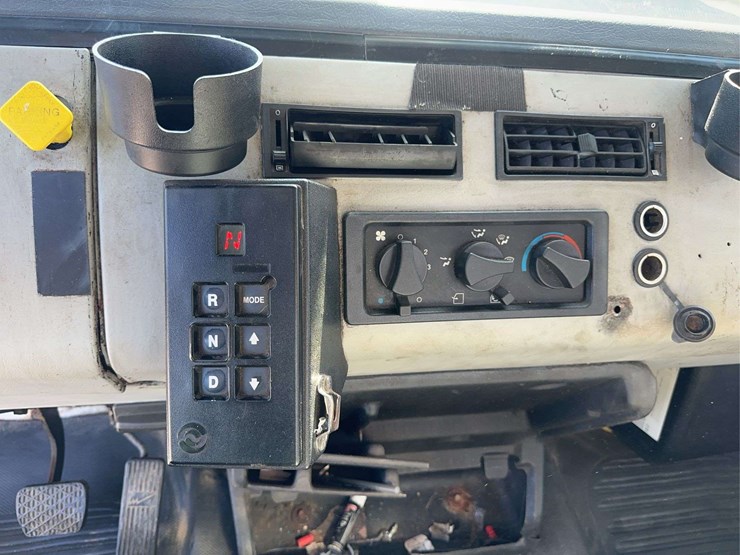2002-freightliner-fl70-image-24
