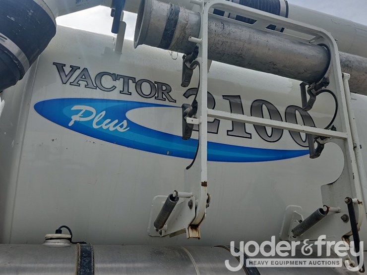 2012-vactor-2100-image-35