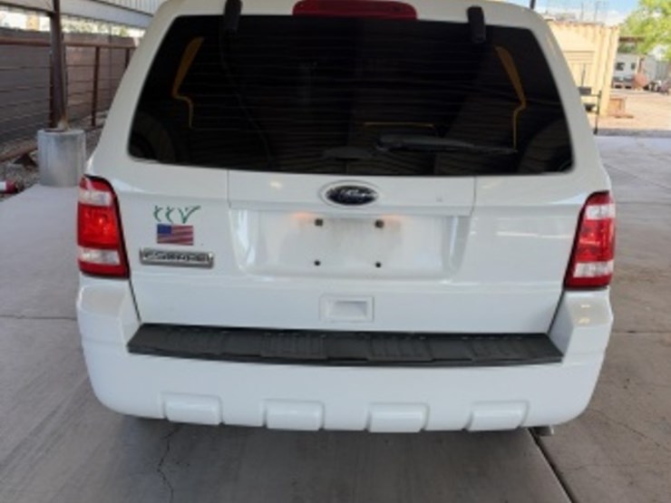 2011-ford-escape-image-7