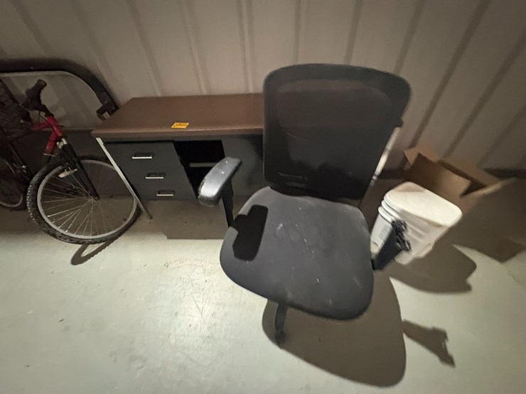 #42121-•-lot-of-desk,-chair-&-table-image-7