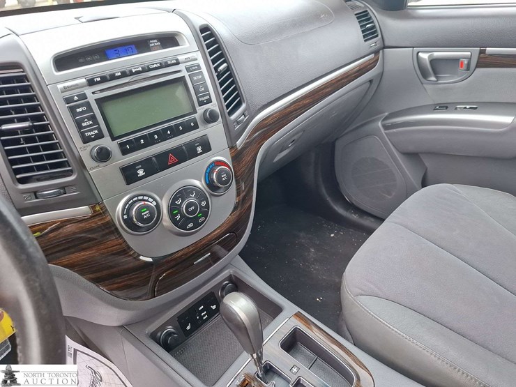 2010-hyundai-santa-fe-image-12