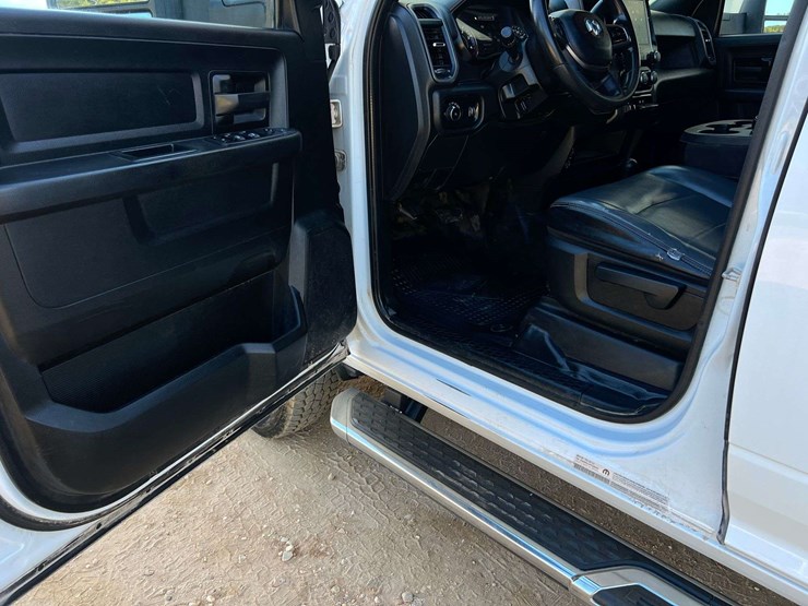 2023-dodge-3500-image-10