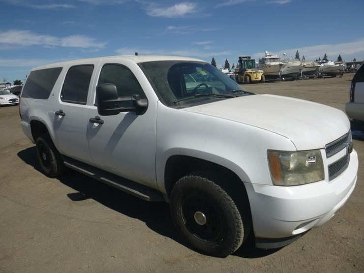 2007-chevrolet-suburban-image-2