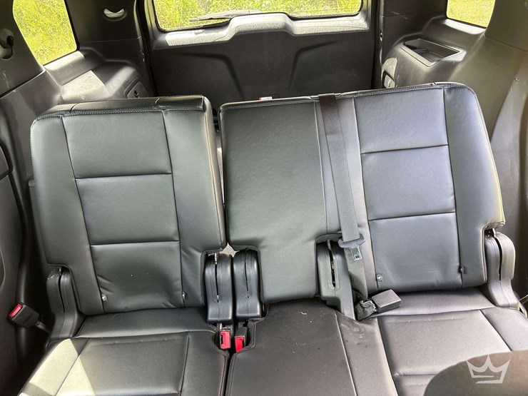 2016-ford-explorer-image-21
