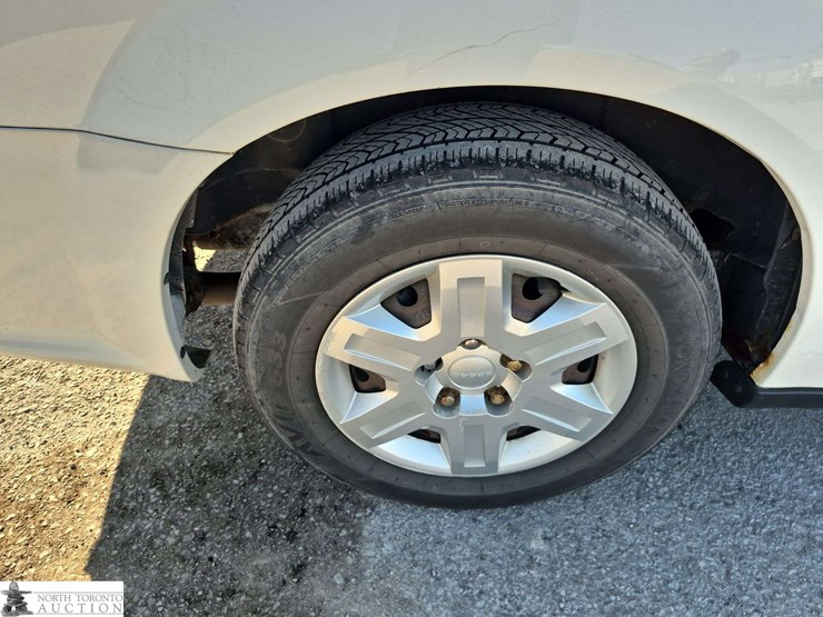 2011-dodge-grand-caravan-se-image-23