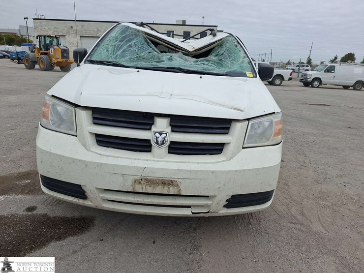 2010-dodge-grand-caravan-se-image-2