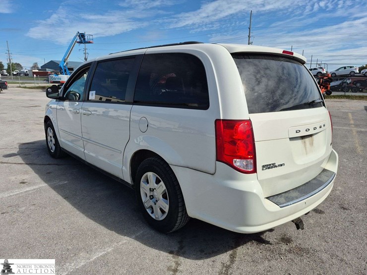 2011-dodge-grand-caravan-se-image-7