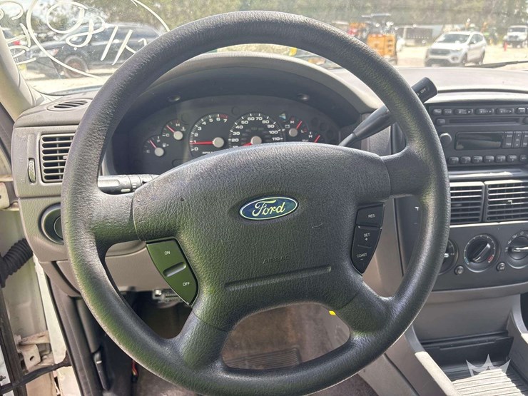 2005-ford-explorer-image-7